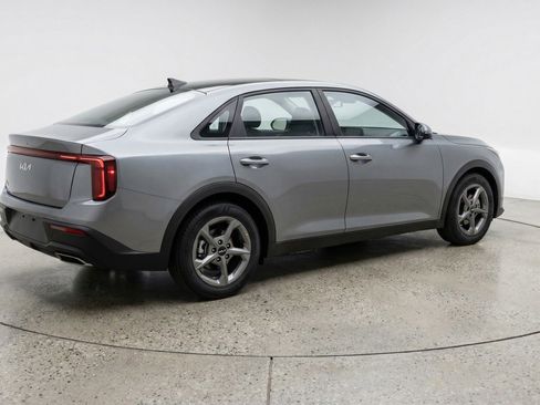 Used 2025 Kia K4 LXS image 9