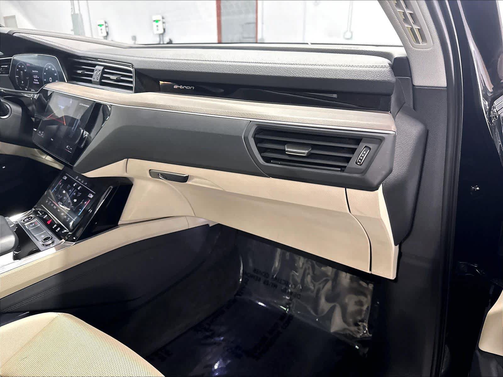 Used 2024 Audi Q8 e-tron Premium Plus w/ Premium Plus Package AWD/4WD image 18