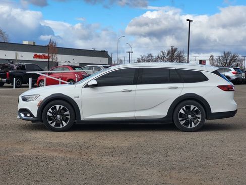 Used 2019 Buick Regal Essence w/ Driver Confidence Package I image 4