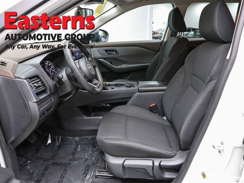 Used 2023 Nissan Rogue S AWD/4WD image 14
