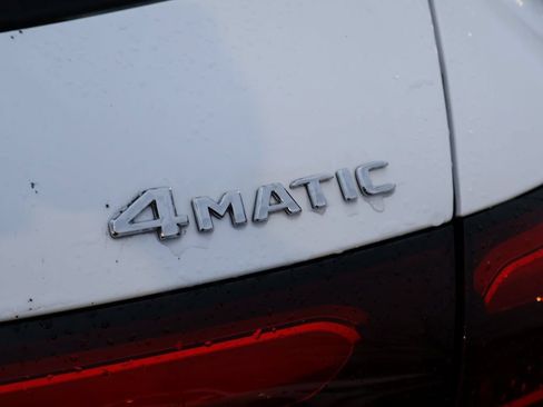 Used 2026 Mercedes-Benz GLC 300 4MATIC image 9