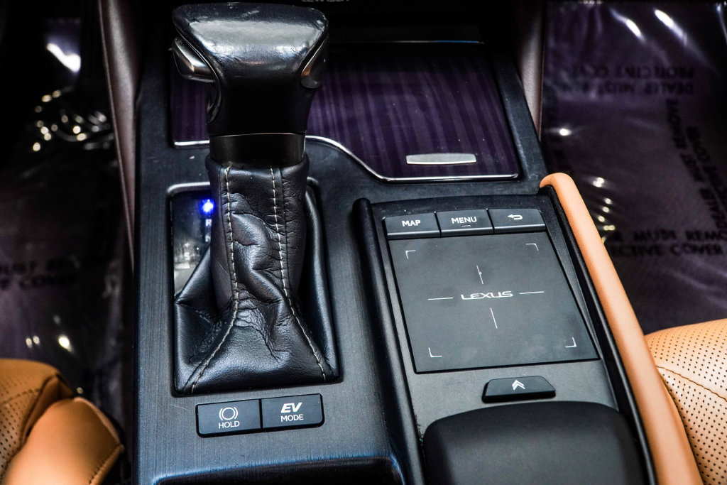 Used 2020 Lexus ES 300h Ultra Luxury FWD image 23