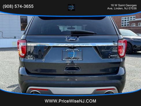 Used 2017 Ford Explorer XLT w/ Equipment Group 202A image 5