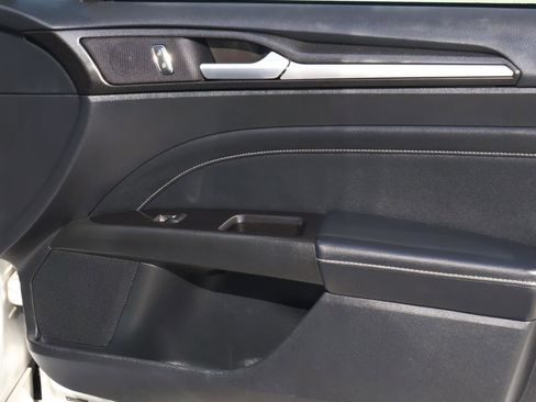 Used 2019 Ford Fusion Titanium image 17