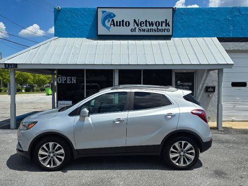 Used 2017 Buick Encore Preferred FWD image 1