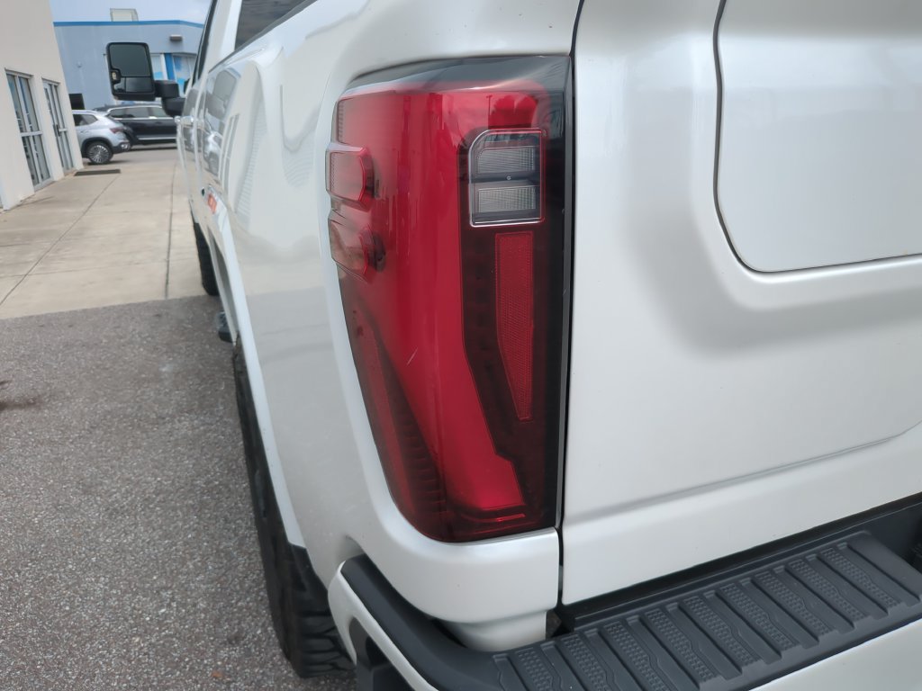 Used 2024 GMC Sierra 2500 Denali Ultimate AWD/4WD image 11