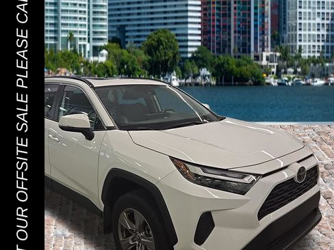 Used 2024 Toyota RAV4 XLE w/ Convenience Package FWD image 28