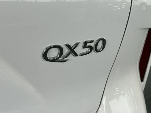 Used 2023 INFINITI QX50 Luxe AWD/4WD image 10