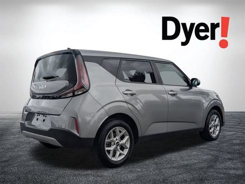 Certified 2025 Kia Soul LX w/ LX Technology Package FWD image 6