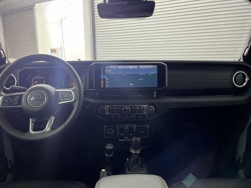 Used 2024 Jeep Wrangler Sahara w/ Technology Group AWD/4WD image 9