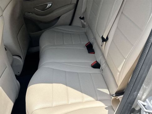Used 2019 Mercedes-Benz GLC 300 4MATIC image 15