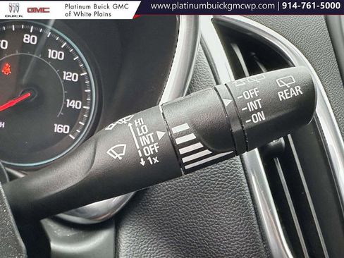 Used 2021 Chevrolet Equinox LT image 32