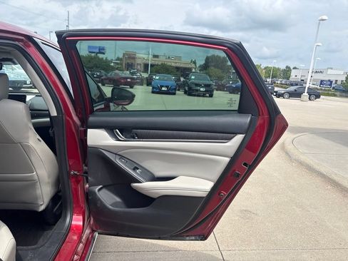 Used 2020 Honda Accord Touring image 32