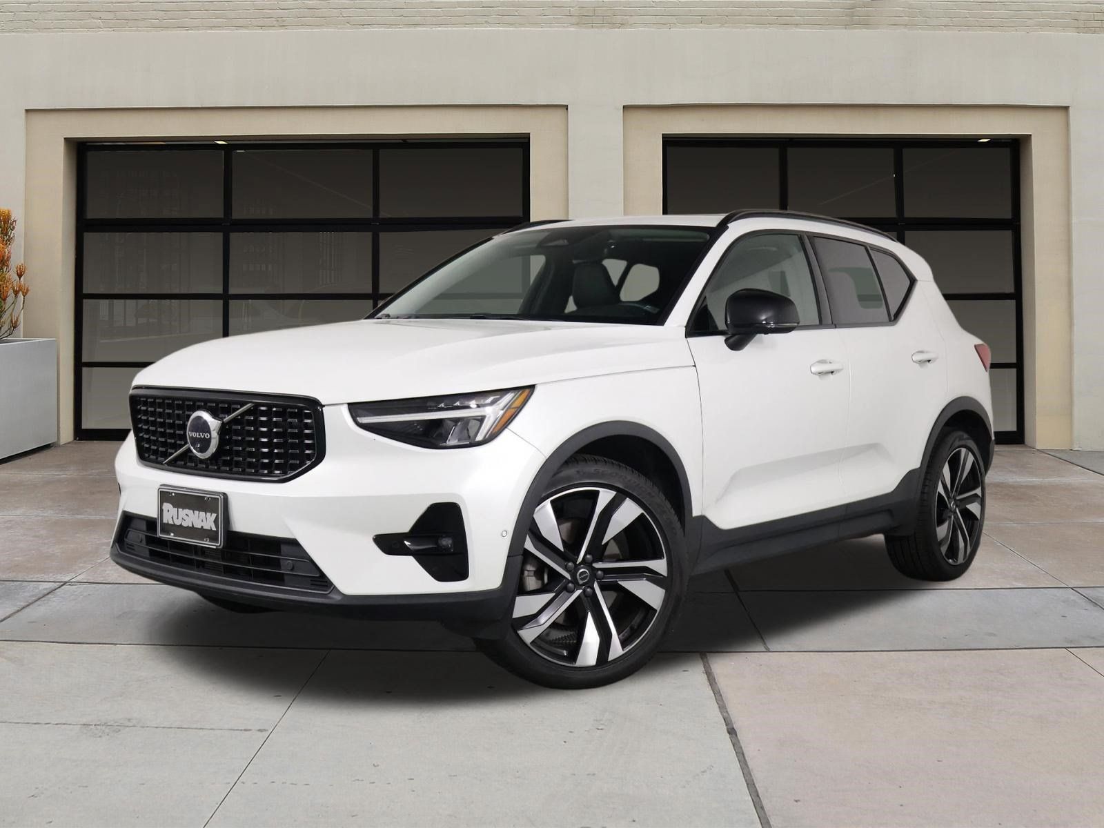 Used 2023 Volvo XC40 B5 Ultimate w/ Protection Package Premier AWD/4WD image 3
