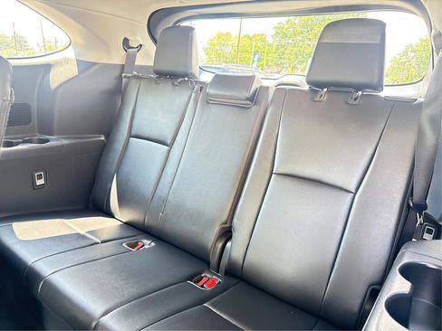 Used 2021 Toyota Highlander XLE AWD/4WD image 42