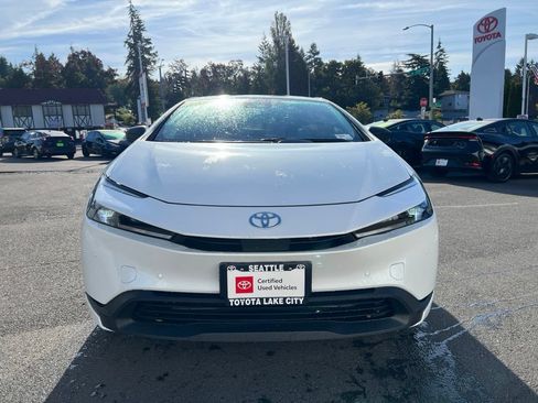 Used 2023 Toyota Prius LE AWD/4WD image 2