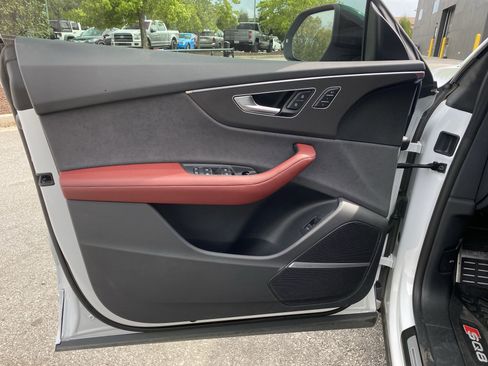 Used 2025 Audi SQ8 Premium Plus image 16