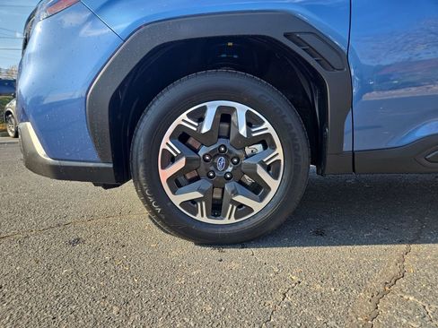Used 2025 Subaru Forester Premium image 27
