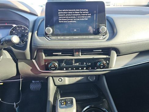 Used 2023 Nissan Rogue SV w/ SV Premium B Package image 17