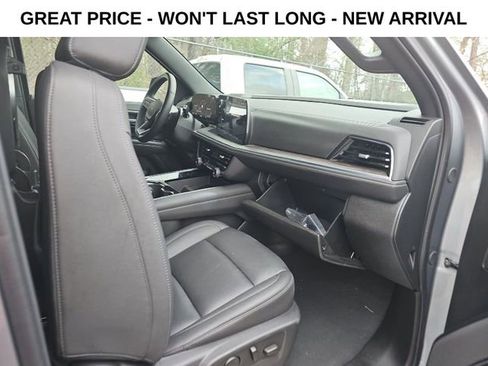 Used 2025 Chevrolet Suburban Z71 image 10