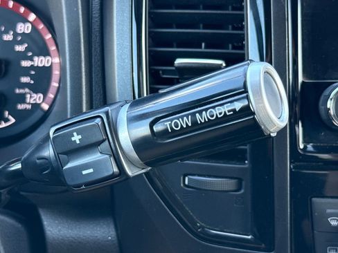 Used 2024 Nissan Titan PRO-4X image 23