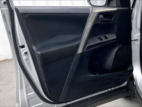 Used 2015 Toyota RAV4 LE AWD/4WD image 20
