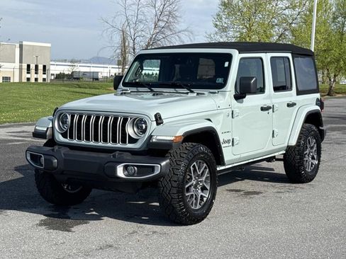 Used 2024 Jeep Wrangler Unlimited Sahara AWD/4WD image 27