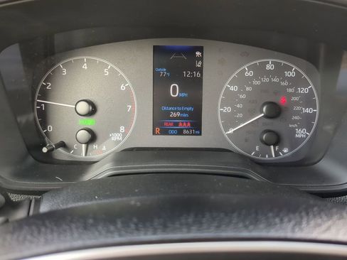 Used 2023 Toyota Corolla Cross SE image 31