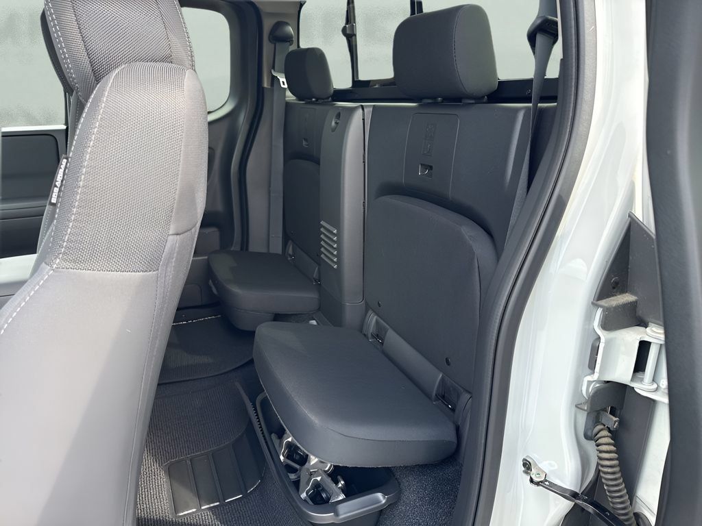 Used 2024 Nissan Frontier SV w/ SV Convenience Package RWD image 11