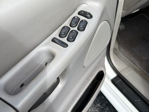 Used 2000 Ford Explorer XLS RWD image 13