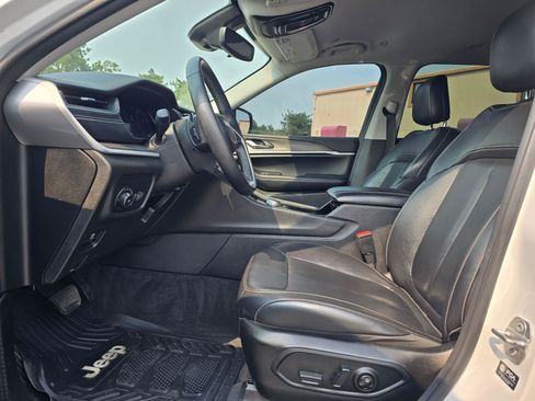 Used 2022 Jeep Grand Cherokee L Limited AWD/4WD image 10