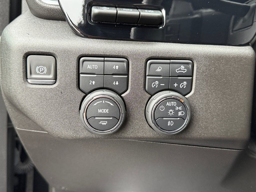 Used 2024 Chevrolet Silverado 1500 High Country w/ Technology Package AWD/4WD image 23