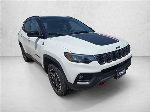 Used 2026 Jeep Compass Trailhawk AWD/4WD image 3