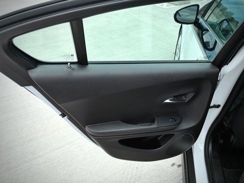 Used 2014 Chevrolet Volt FWD image 18