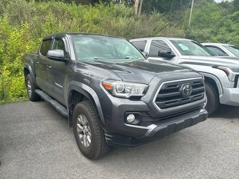 Used 2018 Toyota Tacoma SR5 AWD/4WD image 2