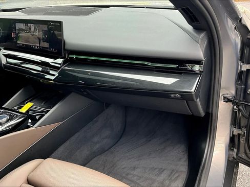 Certified 2025 BMW 530i RWD image 18