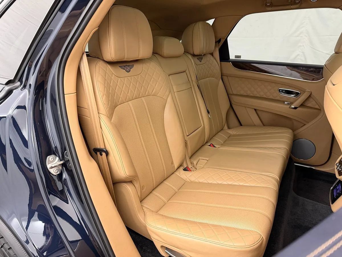 Used 2017 Bentley Bentayga AWD/4WD image 33