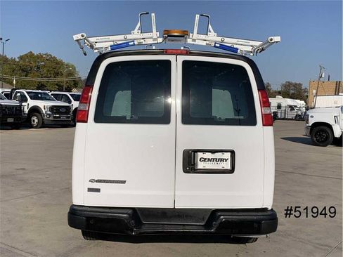 Used 2018 Chevrolet Express 2500 w/ Driver Convenience Package image 9
