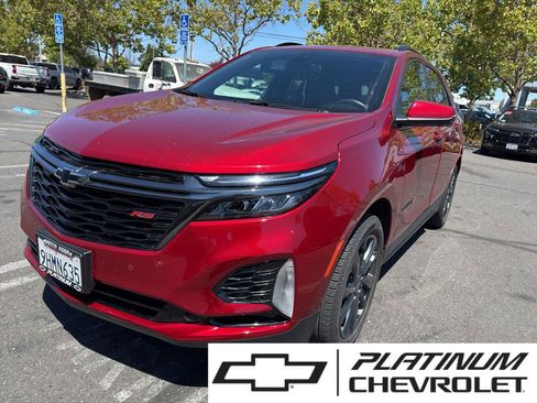 Used 2023 Chevrolet Equinox RS FWD image 1
