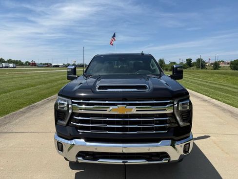 New 2026 Chevrolet Silverado 2500 LTZ w/ LTZ Convenience Package AWD/4WD image 13
