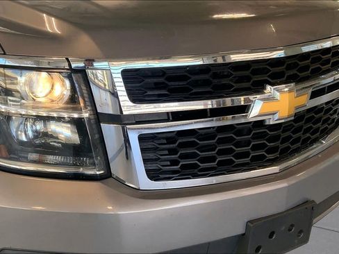 Used 2017 Chevrolet Suburban LT RWD image 31