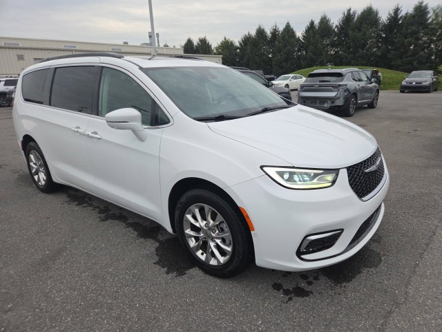 Used 2022 Chrysler Pacifica Touring-L w/ Uconnect Theater Family Group AWD/4WD image 20