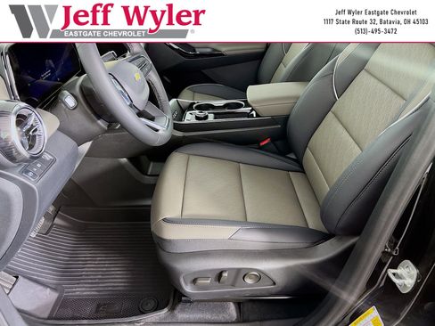 New 2026 Chevrolet Equinox LT w/ Convenience Package II FWD image 3