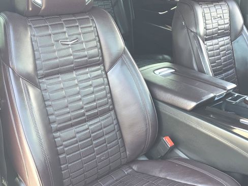 Used 2023 Cadillac Escalade ESV Sport Platinum w/ LPO, ONYX Package AWD/4WD image 27