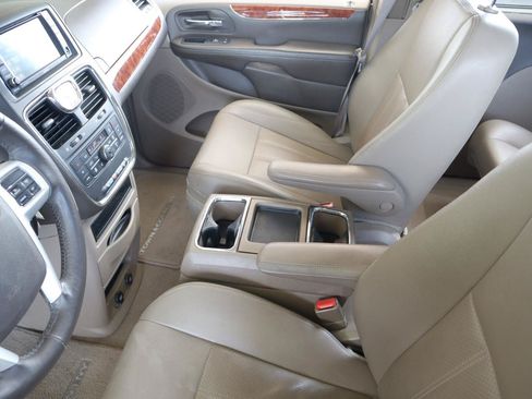 Used 2016 Chrysler Town & Country Touring-L w/ Driver Convenience Group FWD image 36