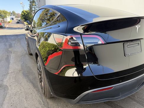 Used 2022 Tesla Model Y Performance AWD/4WD image 10