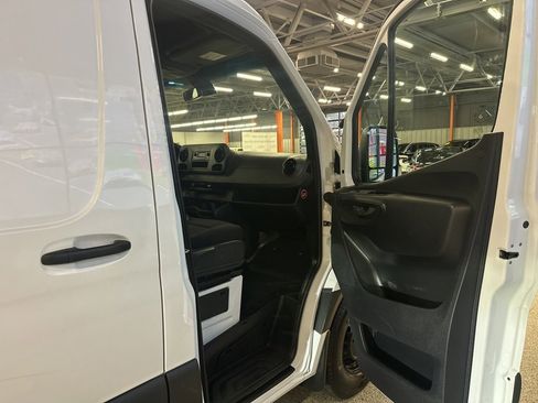 Used 2021 Mercedes-Benz Sprinter 144 Cargo image 7