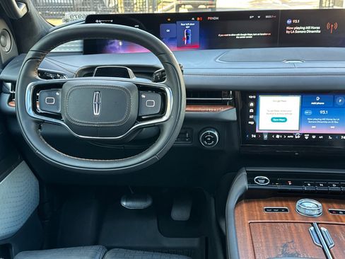 Certified 2025 Lincoln Navigator Black Label image 14