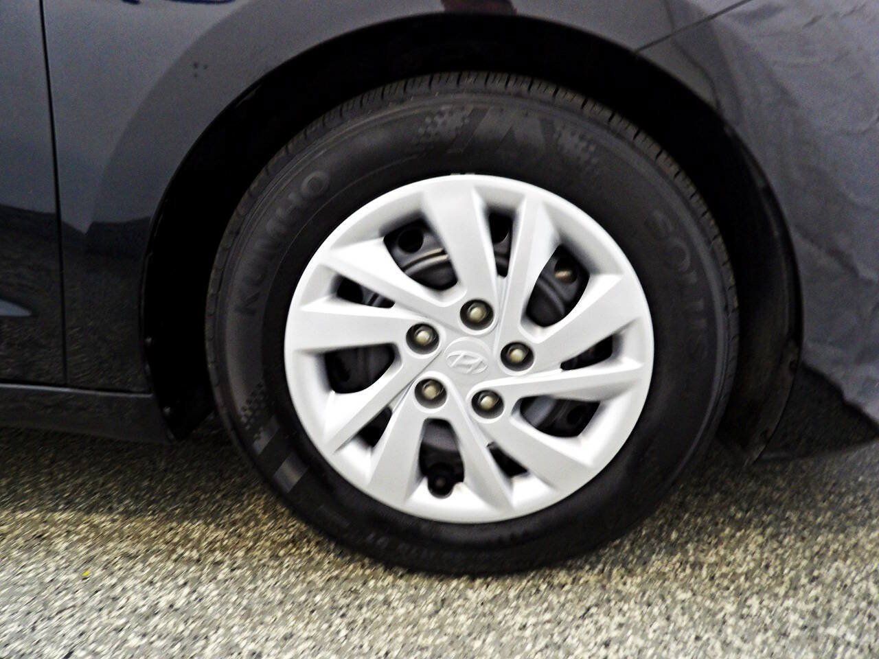 Used 2019 Hyundai Elantra SE w/ Cargo Package FWD image 24