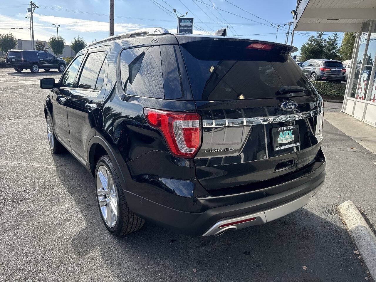 Used 2016 Ford Explorer Limited w/ Equipment Group 301A AWD/4WD image 4